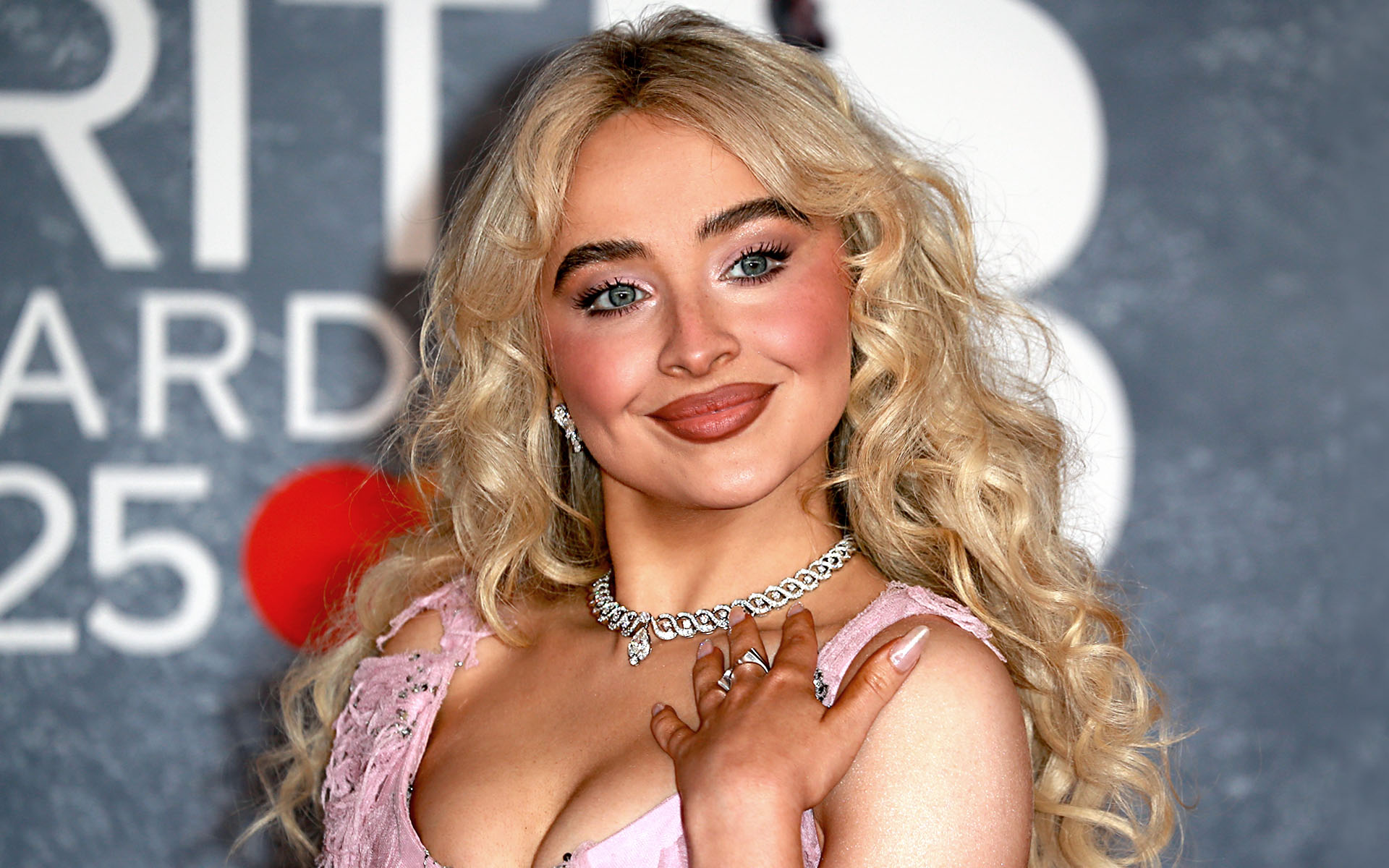 Sabrina Carpenter: pop brillante, ironía y canciones que se quedan en la cabeza